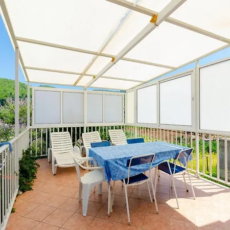 Apartman Apartments By The Sea Prizba, Korcula - 4479 *